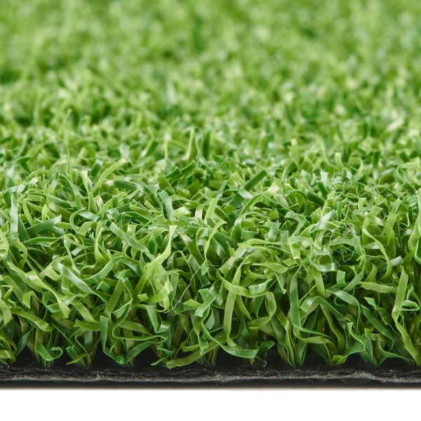side view of putting green 15mm fake grass
